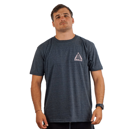 REMERA DRILLS PIRAMIDE HOMBRE