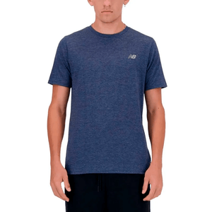 Remera New Balance Running Sport Essentials Azu. Hombre