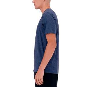 Remera New Balance Running Sport Essentials Azu. Hombre