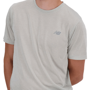 Remera New Balance Athletics Gri. Hombre