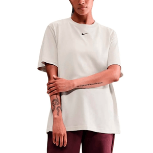 Remera Nike Sportswear Essential Cru. Mujer