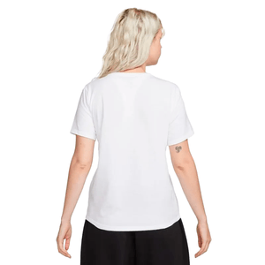 Remera Nike Sportswear Club Essentials Bla. Mujer