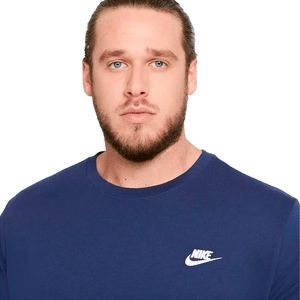 Remera Nike Sportswear Club Azu. Hombre